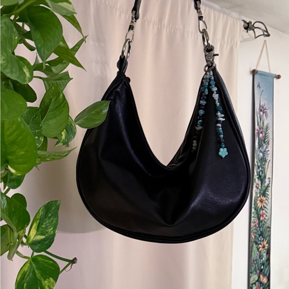 [SOLD] Etsy’s Karen Kalashnik Designs Large Black Leather Hobo! So much space